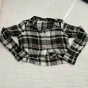 En Crème. Cropped Lightweight Flannel. Size Small. Never Worn.